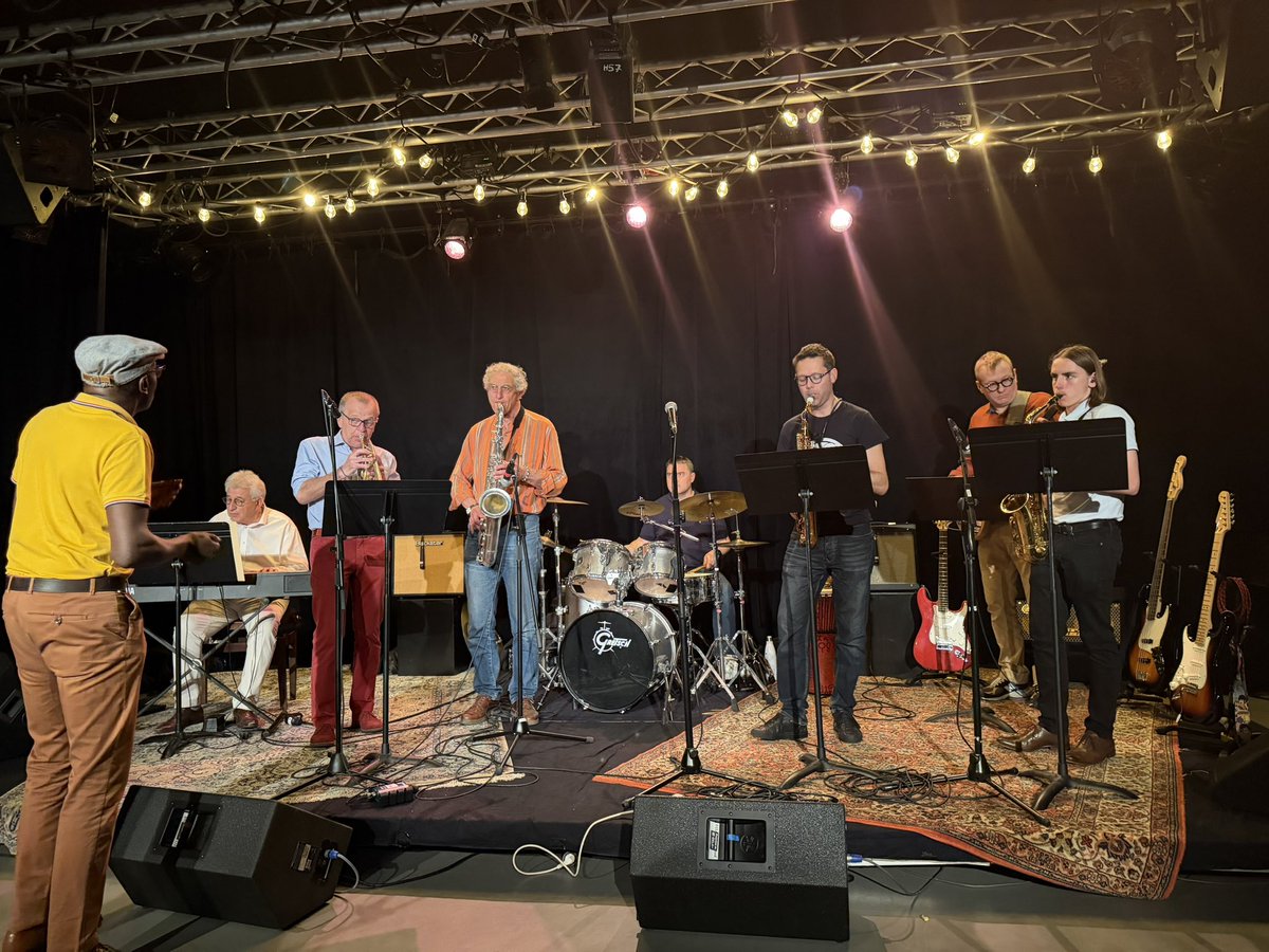 ericberdoati's tweet photo. Une grande réussite et une très belle ambiance ce soir @VilleSaintCloud pour la JAM session de l’ECLA
Un beau moment de jazz https://t.co/Qb2BhmfDc8