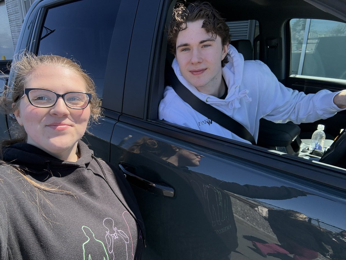 kyra💛🖤 tweet media