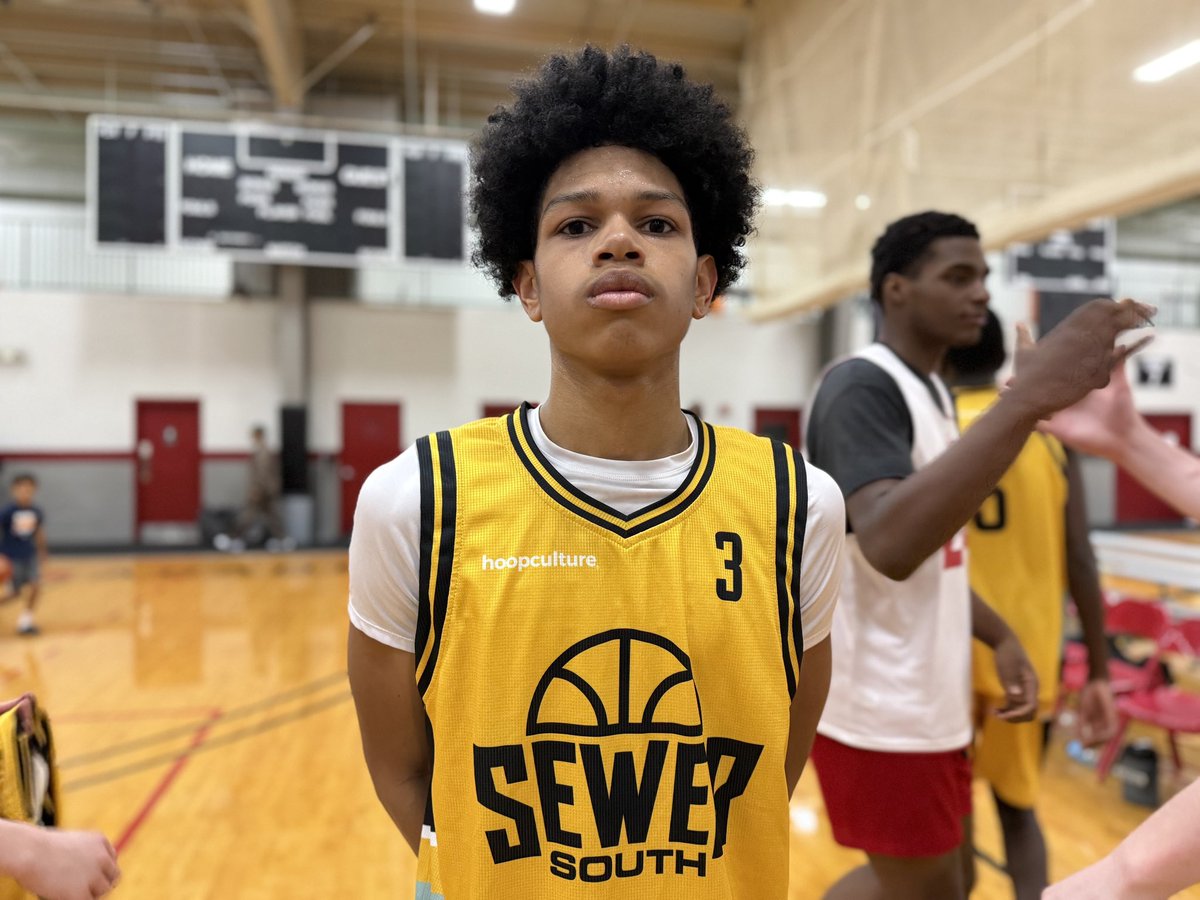 OntheRadarHoops's tweet photo. Sean Lopez got hot from three for stretches and showed off deep range on his shot. 

 📌:
@_Seannn2 
@SewerSouth 
@_joshtec

STORY: https://t.co/ZJUNrkD0mS https://t.co/gHzSqXhAr7