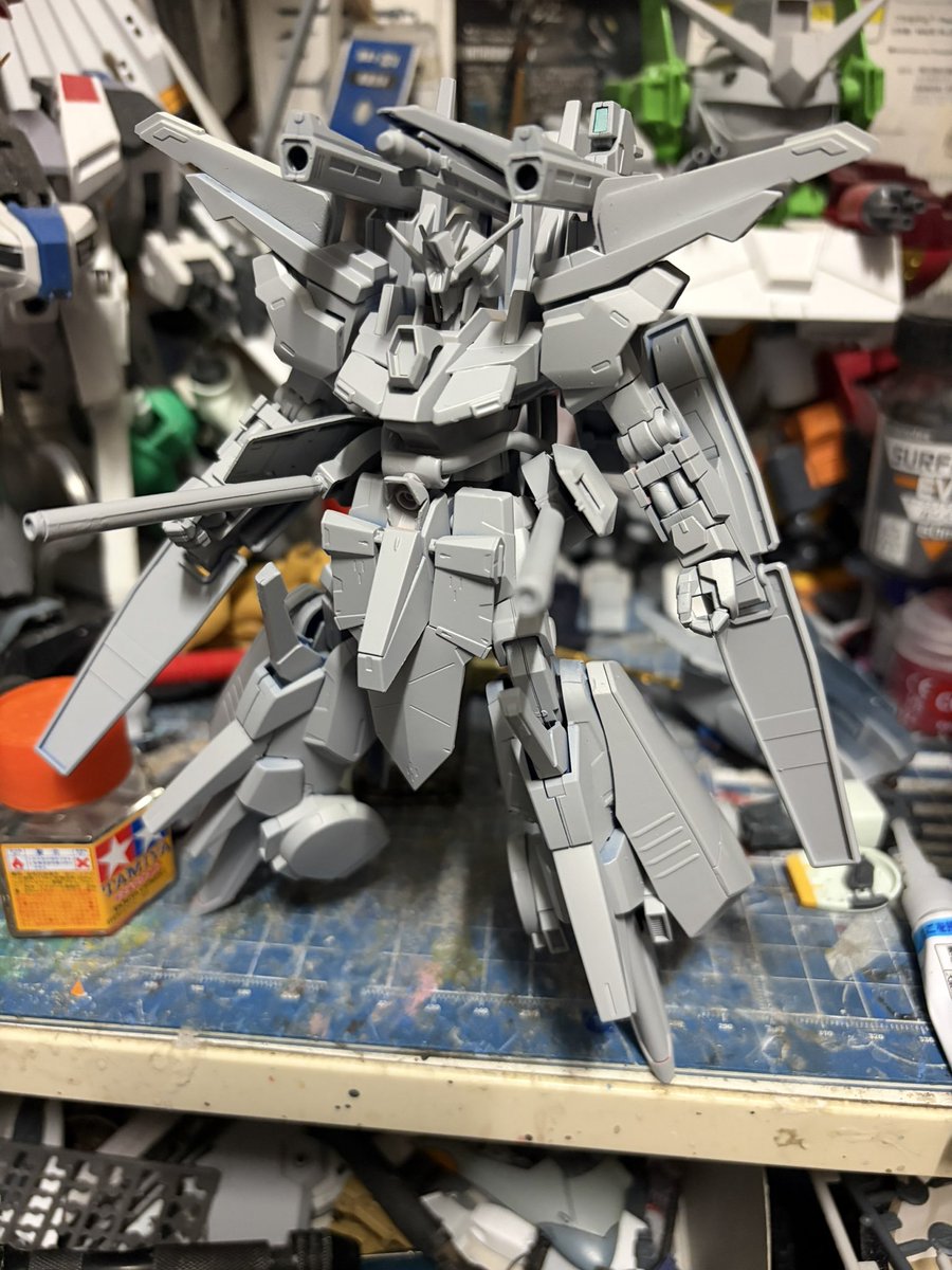 おはようございます。

今回のジャンク再生計画は
ZZ IIをベースに武装てんこ盛り。
デブを目指しました。

#ガンプラ #ビルドファイターズトライ #ガンダムZZ