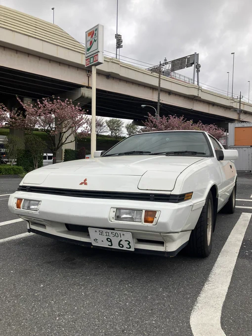 朝起きたら携帯のバッテリー切れてて 寝坊した('・_・`) 今日はオートモビルカウンシル行くます(仕事)