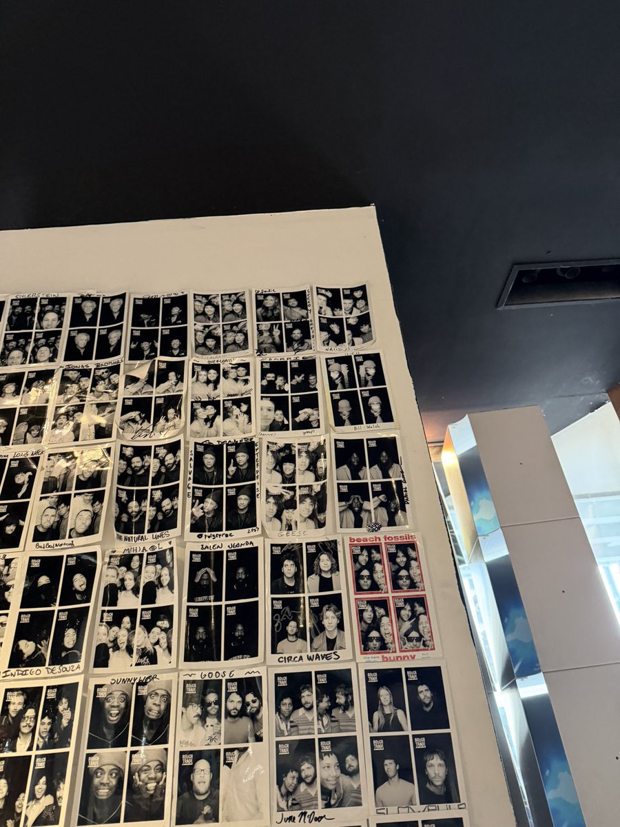 des 🛋️💋🎱 tweet media