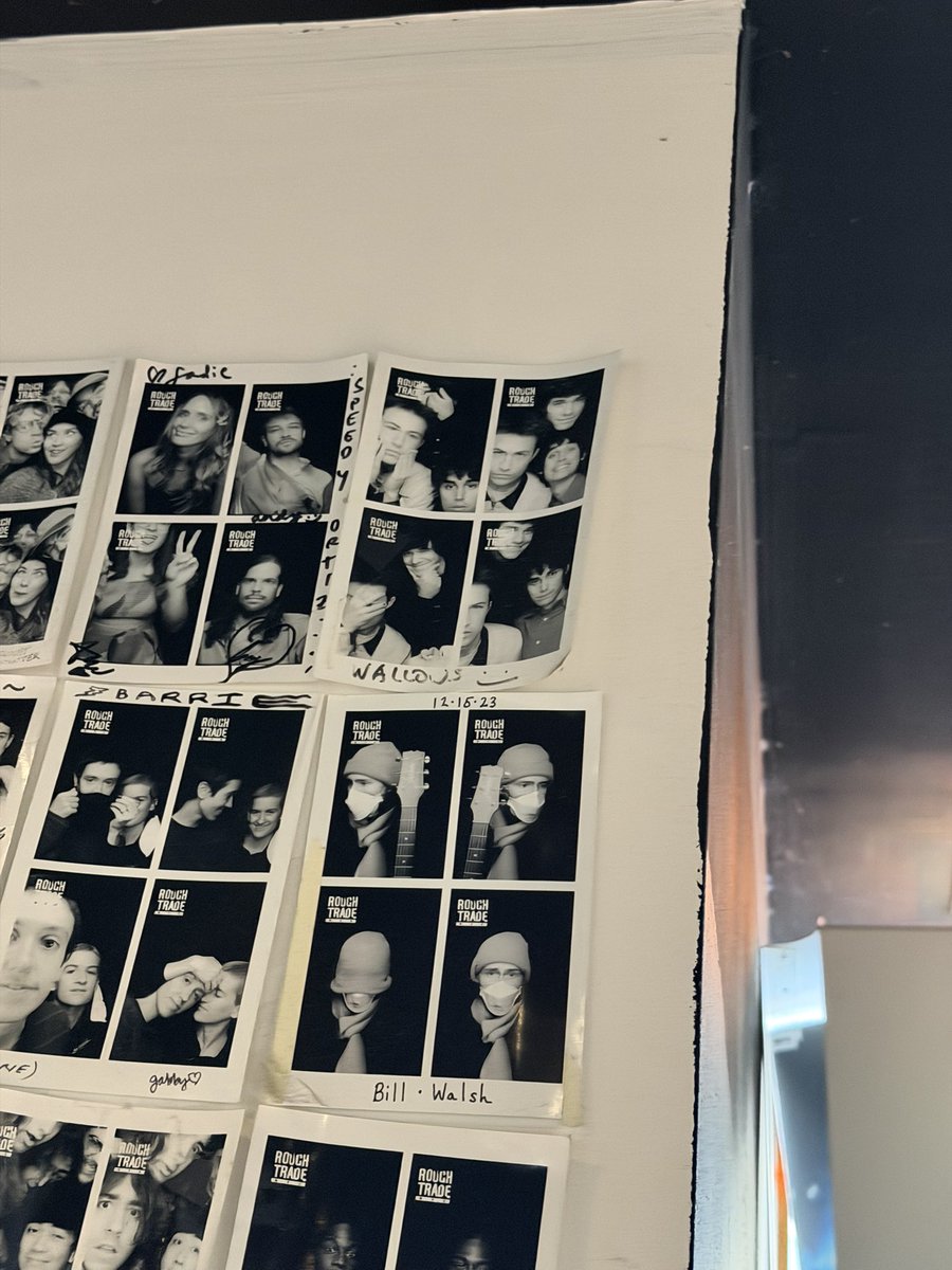 des 🛋️💋🎱 tweet media