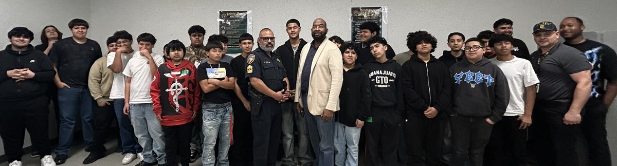 BC_Cultivator's tweet photo. The Jaguar Den concluded its final meeting today with speakers, activities, and lunch! Special thanks to the East Aldine District and Gear Up for partnering with our mentors. #CTE
#AldineConnected
@AldineISD
 @AldineDistrict
#JaguarPride #YouBelongHere https://t.co/HhF3fH6vuK