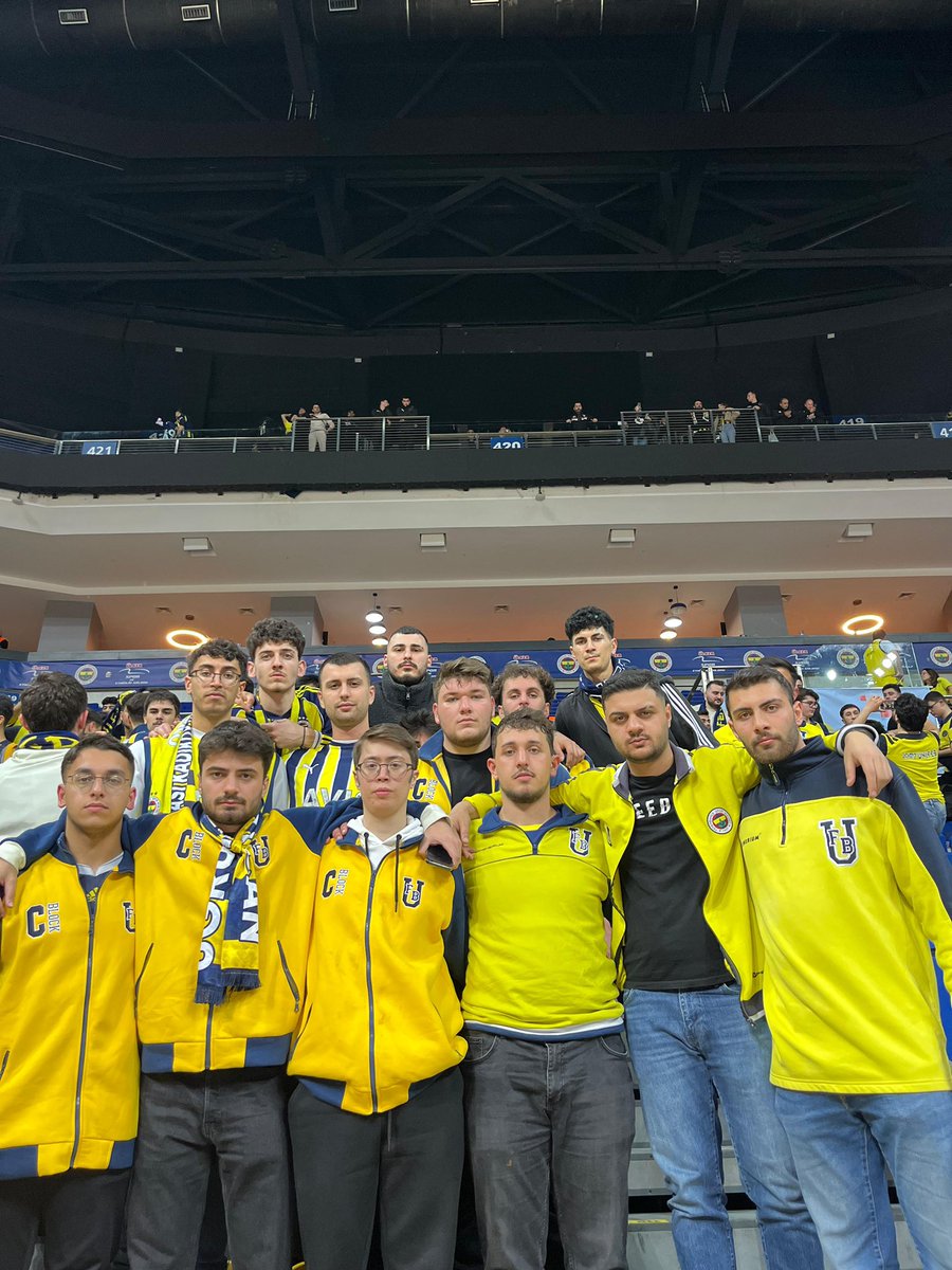 UFBSakarya's tweet photo. 1907 ÜNİFEB Sakarya Üniversitesi örgütlenmesi olarak Fenerbahçe Beko - Real Madrid karşılaşmasında takımımızı yalnız bırakmadık. https://t.co/hiZsWBlWPu