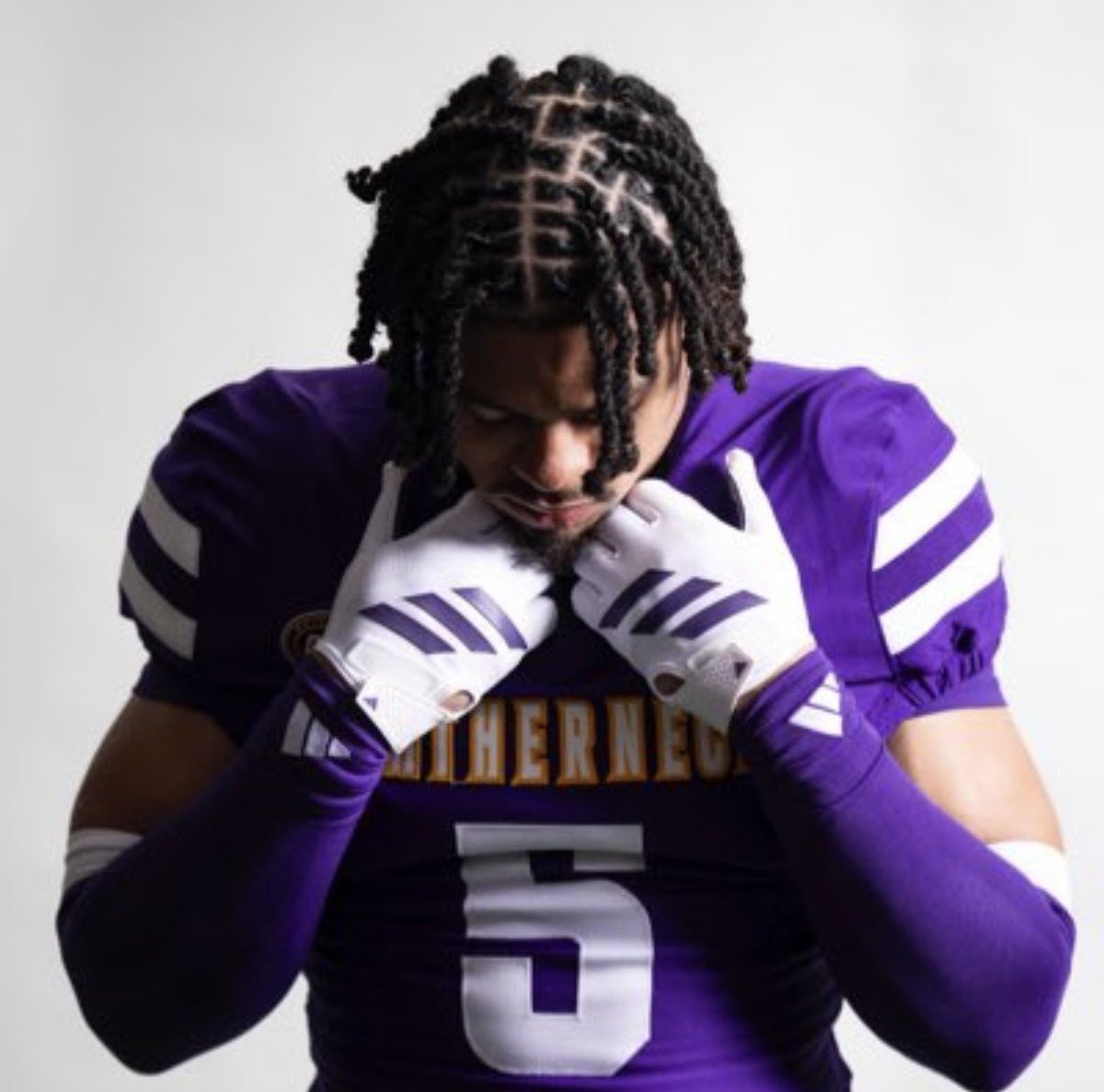 After a great conversation with <a href="/CoachWalkerIV/">𝐄𝐥𝐯𝐞𝐧 𝐖𝐚𝐥𝐤𝐞𝐫 𝐈𝐕</a> I am extremely blessed to receive my 1st offer from Western Illinois #doit4pops #blessed #agtg <a href="/WonderfulTerry/">wonderful terry.</a> <a href="/CoachDB22/">Coach Barnett</a> <a href="/coachjoegordon/">The Official Teammate of Today's Student Athlete</a> <a href="/CoachBencke/">Josh Bencke</a> <a href="/thestreetcoach_/">Malik Boynton</a> <a href="/SeguinCougarFB/">Seguin Cougar Football 🏈🐾</a>