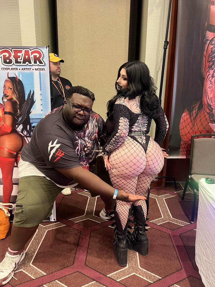 DeadSkyline tweet media