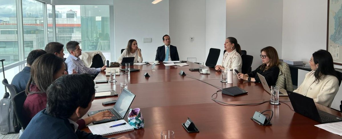 En el marco de la Comisión Aeroportuaria, celebrada ayer miércoles 8 de abril con representantes de aeropuertos concesionados afiliados a la Cámara Colombiana de la Infraestructura, se conoció que el Aeropuerto El Dorado <a href="/BOG_ELDORADO/">Aeropuerto El Dorado</a> fue reconocido por octava vez como el mejor