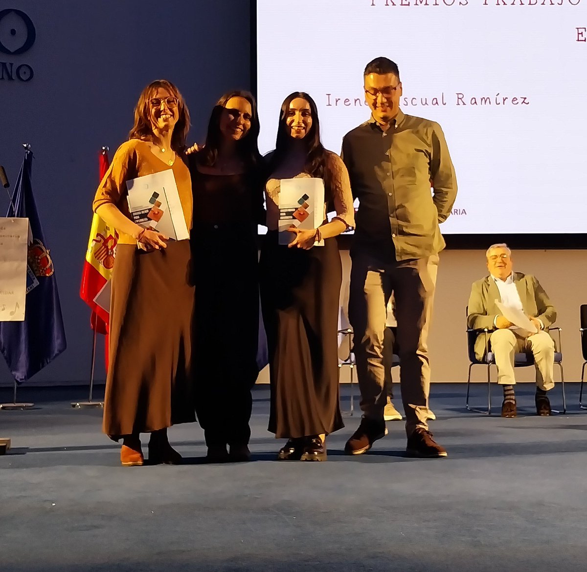 <a href="/SEAPAenfermeria/">SEAPA</a>, de manos de Daniel Castillejo, premia al TFR de EFyC "Efectividad de una intervención educativa por parte de la enfermera de atención primaria en el autocuidado de los pacientes con insuficiencia cardiaca". EIR de Piedras Blancas, La Magdalena, Sabugo)