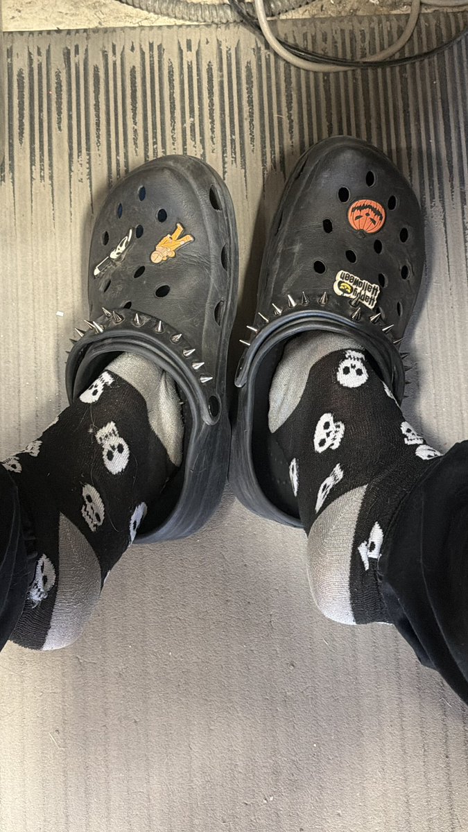 🎃𝖍𝖔𝖗𝖗𝖔𝖗 𝖇𝖗𝖆𝖙𝖙𝖞🦇 tweet media