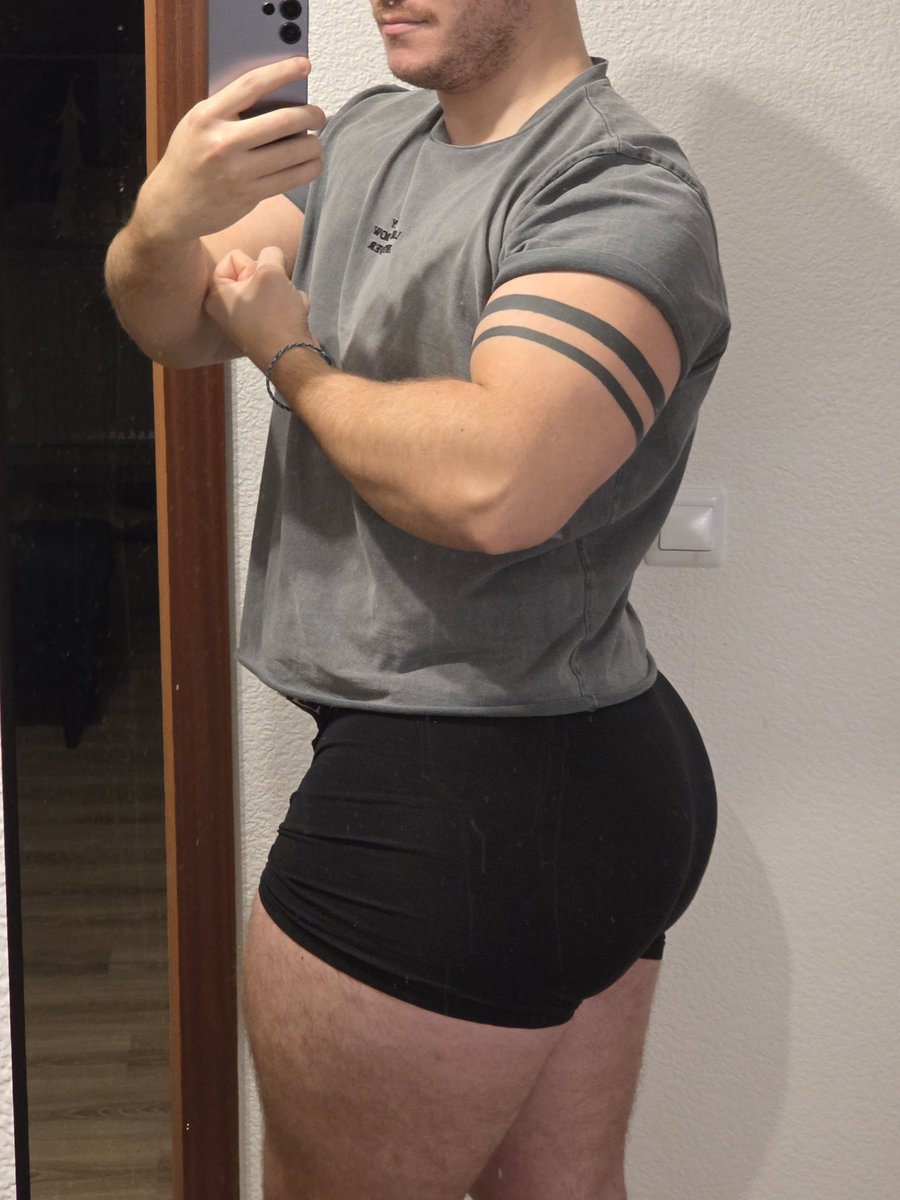 netfelix tweet media