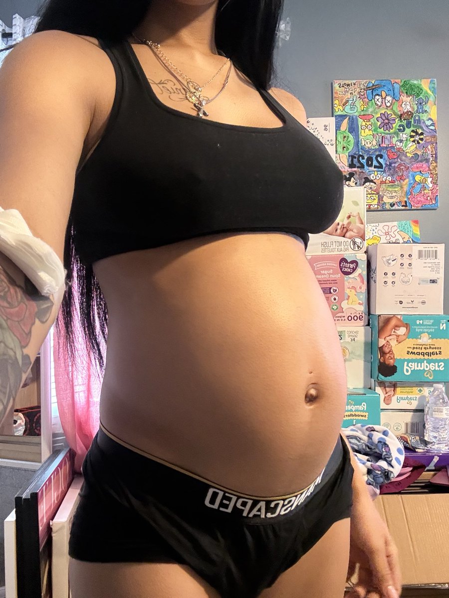 CutieSnackshop's tweet photo. Pregnant life 🥺😍 still look good https://t.co/ISpX1tmMn3