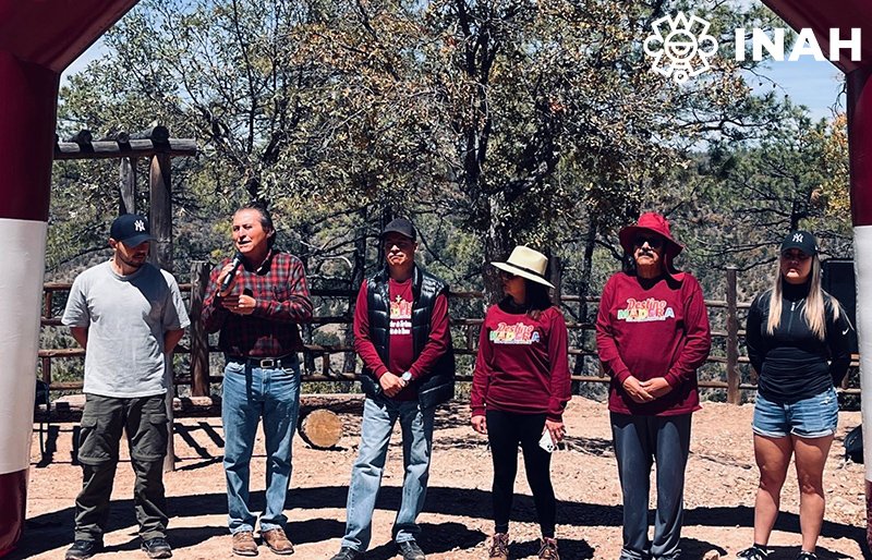 INAHmx's tweet photo. #ENTÉRATE 📢 INAH y Ayuntamiento de Madera, en Chihuahua, renuevan cedulario de la Zona Arqueológica Cuarenta Casas

Se instalaron 12 cédulas cuyos contenidos, aptos para todo público, brindan información actualizada sobre el sitio patrimonial

Lee más: https://t.co/64pKkA3Nmk https://t.co/k3ov9l3QYF