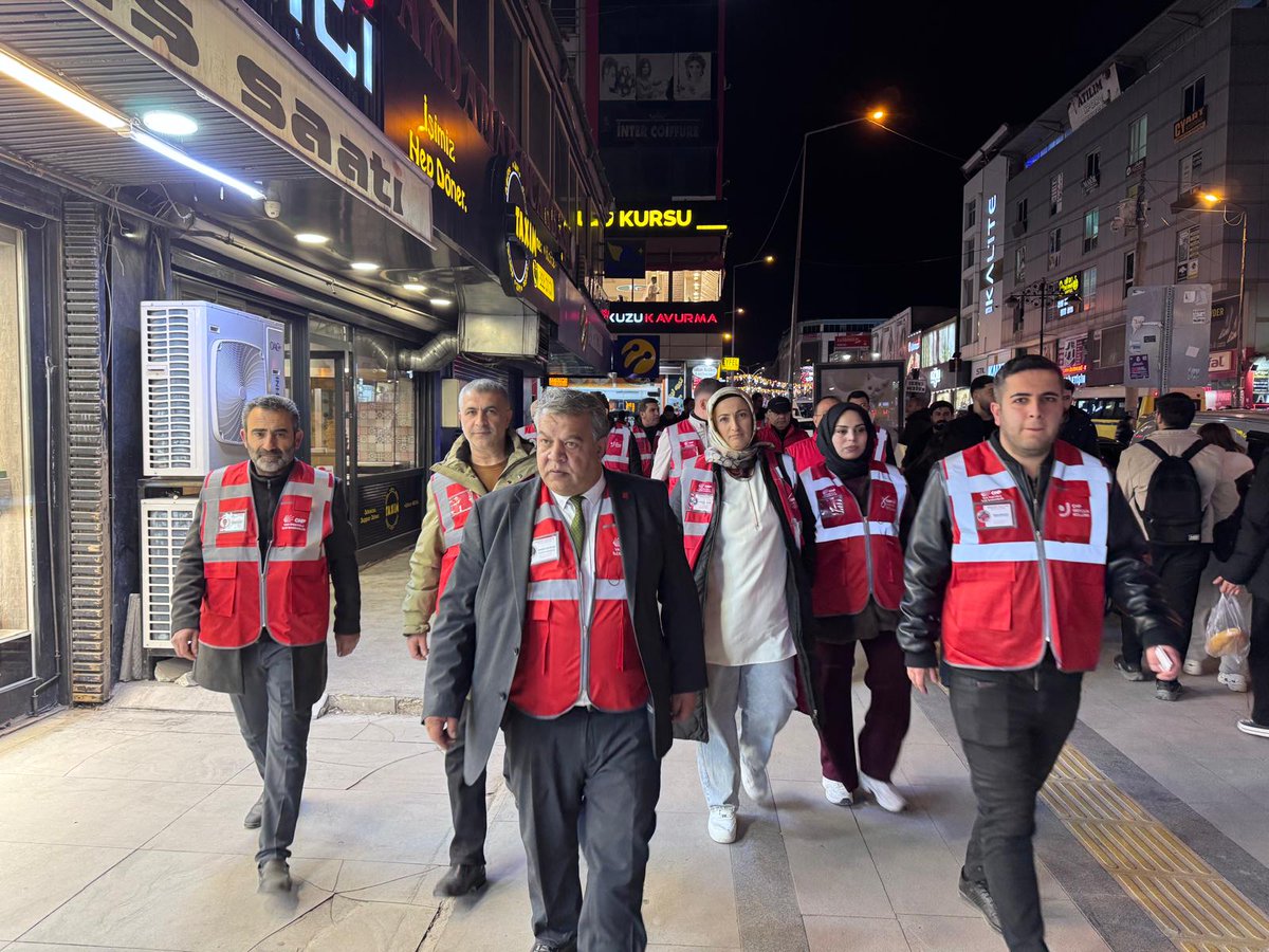 Emre_karmn's tweet photo. İpekyolu İlçe Başkanımız Ömer Doğan ile birlikte cadde ve sokaklarımızı gezdik. Esnaflarımızla ve vatandaşlarımızla bir araya gelerek talep ve görüşlerini dinledik, saha çalışmaları kapsamında değerlendirmelerde bulunduk. 
@chpgenclikgm 
@cm_aydin 
@denizzbozkurt1 
@mertearslan https://t.co/XAjdjvwhej