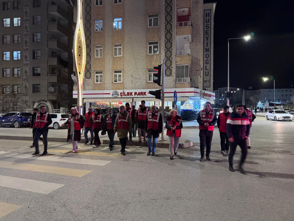 Emre_karmn's tweet photo. İpekyolu İlçe Başkanımız Ömer Doğan ile birlikte cadde ve sokaklarımızı gezdik. Esnaflarımızla ve vatandaşlarımızla bir araya gelerek talep ve görüşlerini dinledik, saha çalışmaları kapsamında değerlendirmelerde bulunduk. 
@chpgenclikgm 
@cm_aydin 
@denizzbozkurt1 
@mertearslan https://t.co/XAjdjvwhej