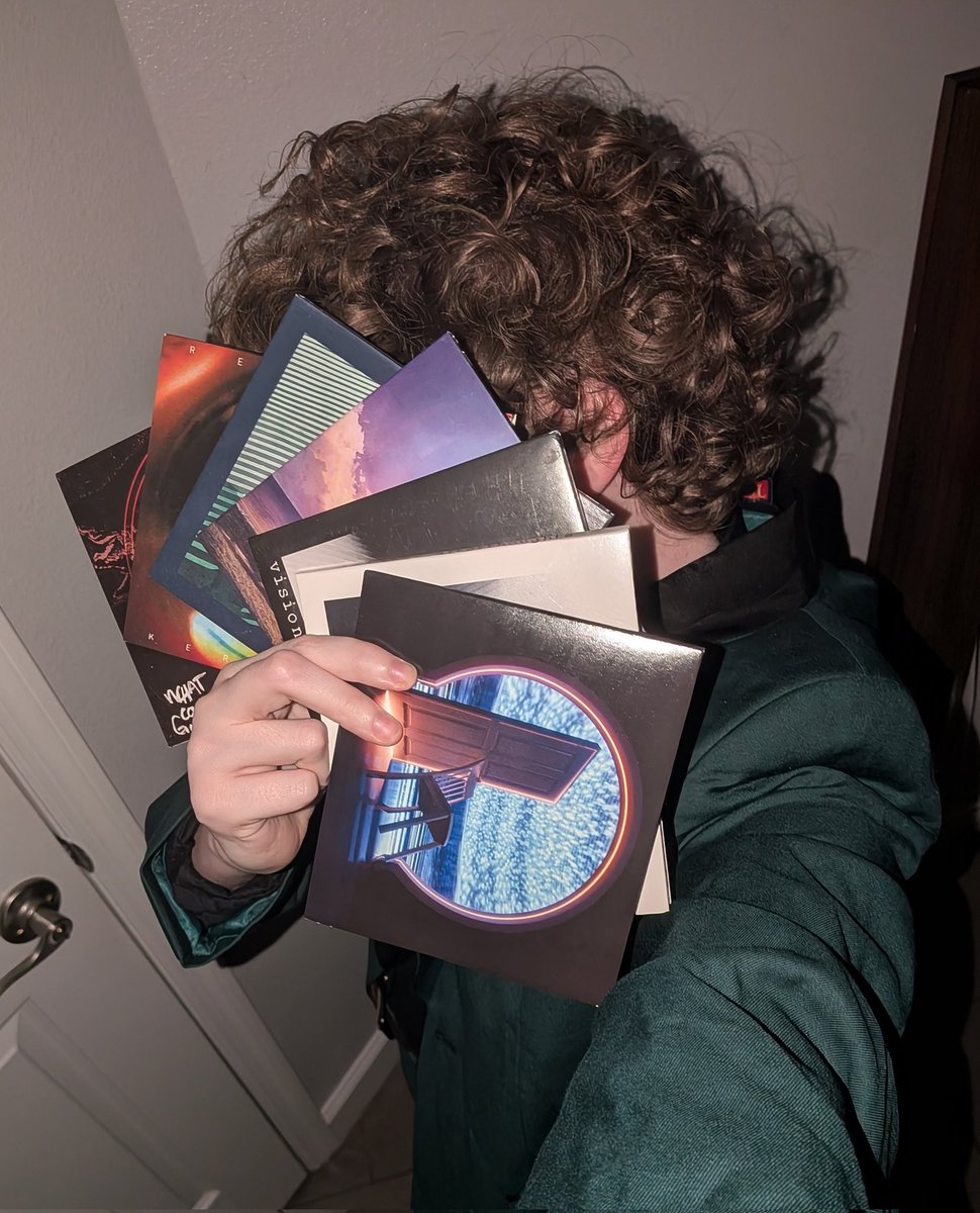 CL0WNAH0LIC's tweet photo. retcon cd OUT red vox money spread NOW https://t.co/DmySAx1hf3