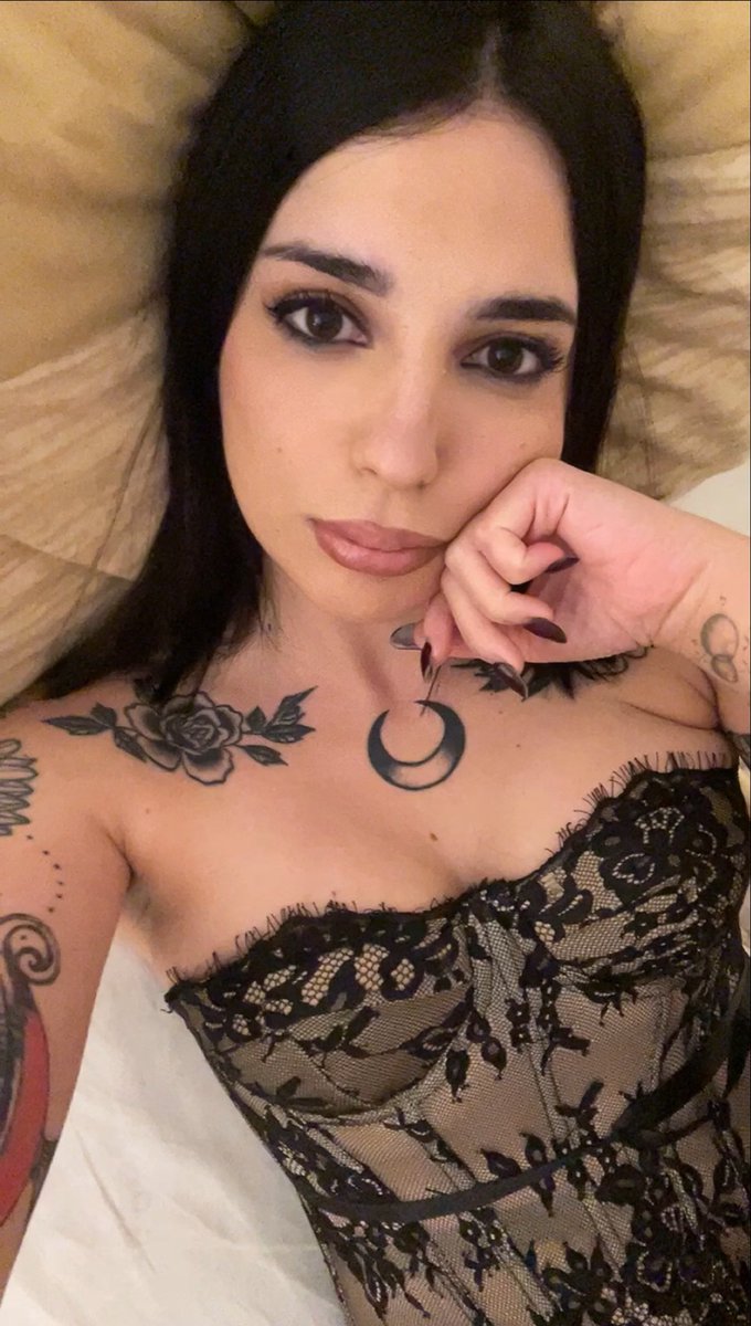 clelia 🐚 tweet media