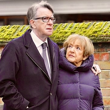 MrLilburne's tweet image. MANDELSON MIA

“Council want to fine Lord Mandelson but CAN’T FIND his address”

➜ Did they try Auntie Maggie’s gaff?

➜ Chez Shaun Woodward?

➜ Chez Nat Rothschild?

➜ Chez Hannah Rothschild?

➜ Chez Lynn de Rothschild?

➜ Chez Kevin Spacey? #CABAL

thesun.co.uk/news/38773802/…