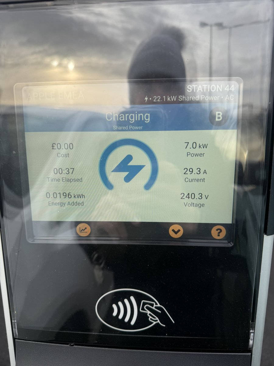 tarasmith2012's tweet photo. Day 99 ✅ I can’t believe it, the penultimate walk tonight report 🥺 - another 100 days almost complete. 
A chatty walk tonight - passed a closed petrol station (strange!) &amp; grateful for my electric ⚡️car 🚙🔌 #100DaysOfWalking https://t.co/psMO25cqh2