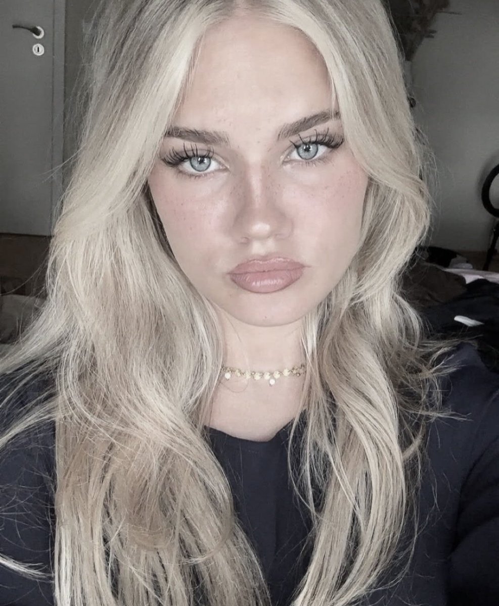 „Uwielbiam oglądać ją właśnie taką. Uwielbiam nasze walki. Ale tym razem chcę je wygrać z zupełnie innego powodu. By dostać JĄ.”

𝟏𝟑 𝒅𝒏𝒊 𝒅𝒐 𝒑𝒓𝒆𝒎𝒊𝒆𝒓𝒚 💙 #keepmecloseap