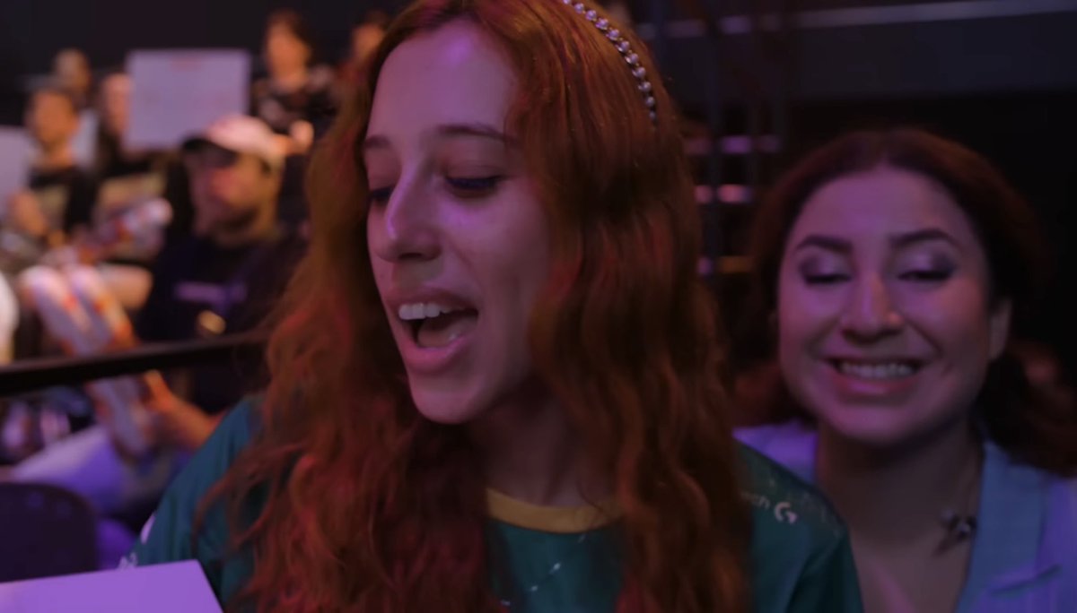 tabslol_'s tweet photo. Me esqueci de comentar com vcs que eu apareci ~algumas~ vezes no vlog da G2 sobre o First Stand e fiquei mt bobinha pqp 😭🩵 isso tudo aconteceu mesmo…..

Ah, e a @mariafogueta apareceu também, me zoando 🥰 https://t.co/8zRV5Pmr23