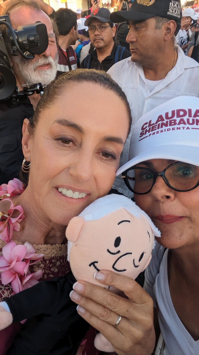 patirojas4T's tweet photo. @epigmenioibarra Como diria nuestro por siempre #PresidenteAmlo entre más me atacan más grande me hacen. Asi lo mismo diria para Nuestra Hermosa #PresidentA y todas y todos juntos por la #JusticiaSocial Viva la Bendita 4Ta Transformación yo soy Morena pata salada con orgullo💃🇲🇽💪🎊👏 https://t.co/upMxI7sSU8