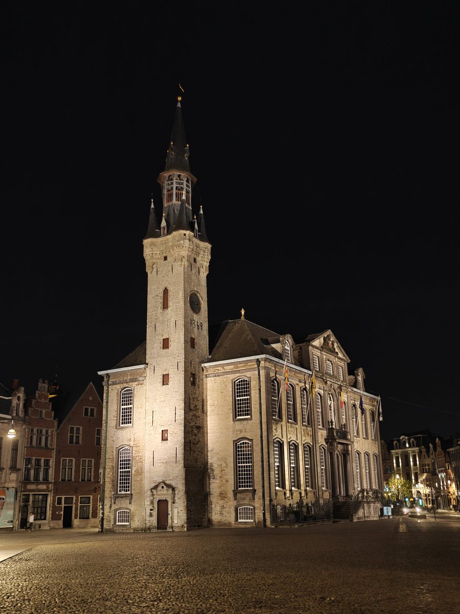 Mark met een K tweet media