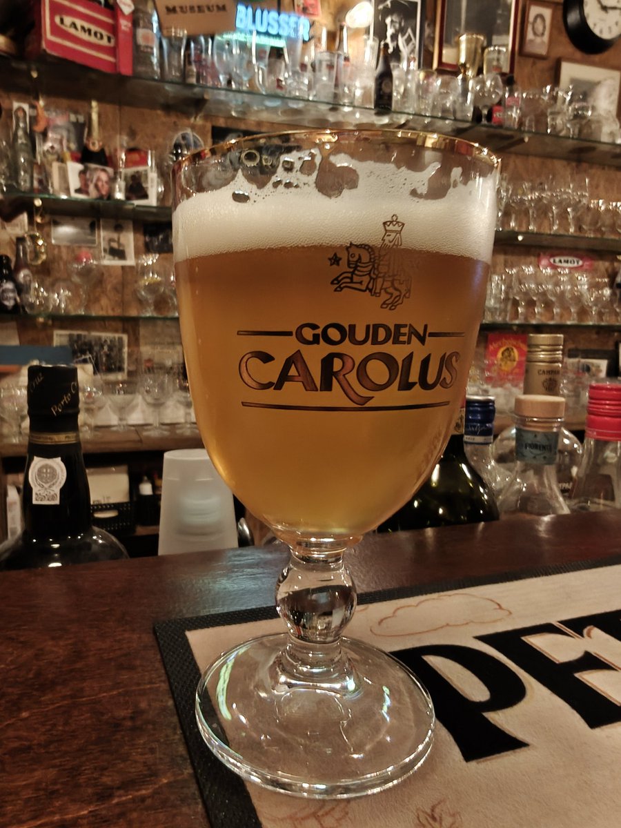 Mark met een K tweet media