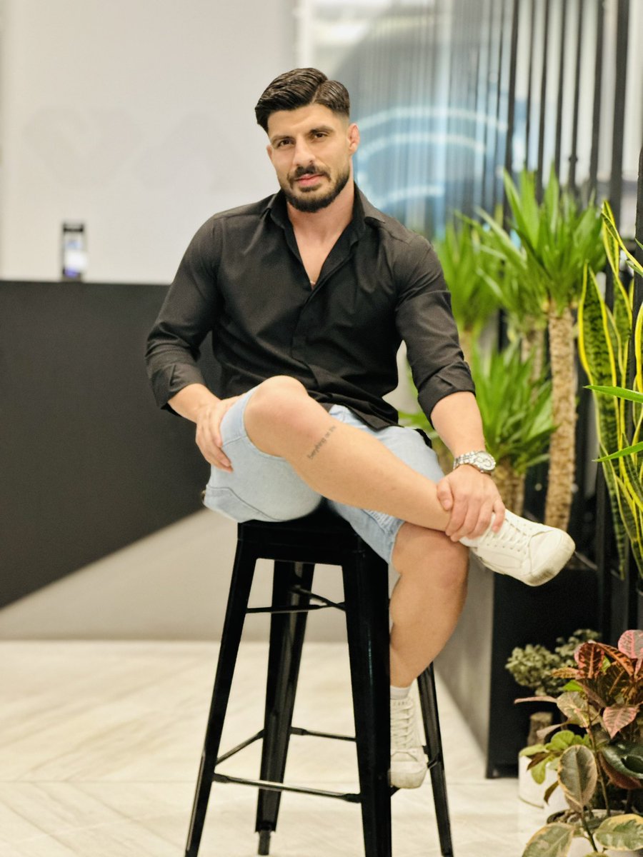 (مربی بی اعصاب)آخرین بازمانده tweet media