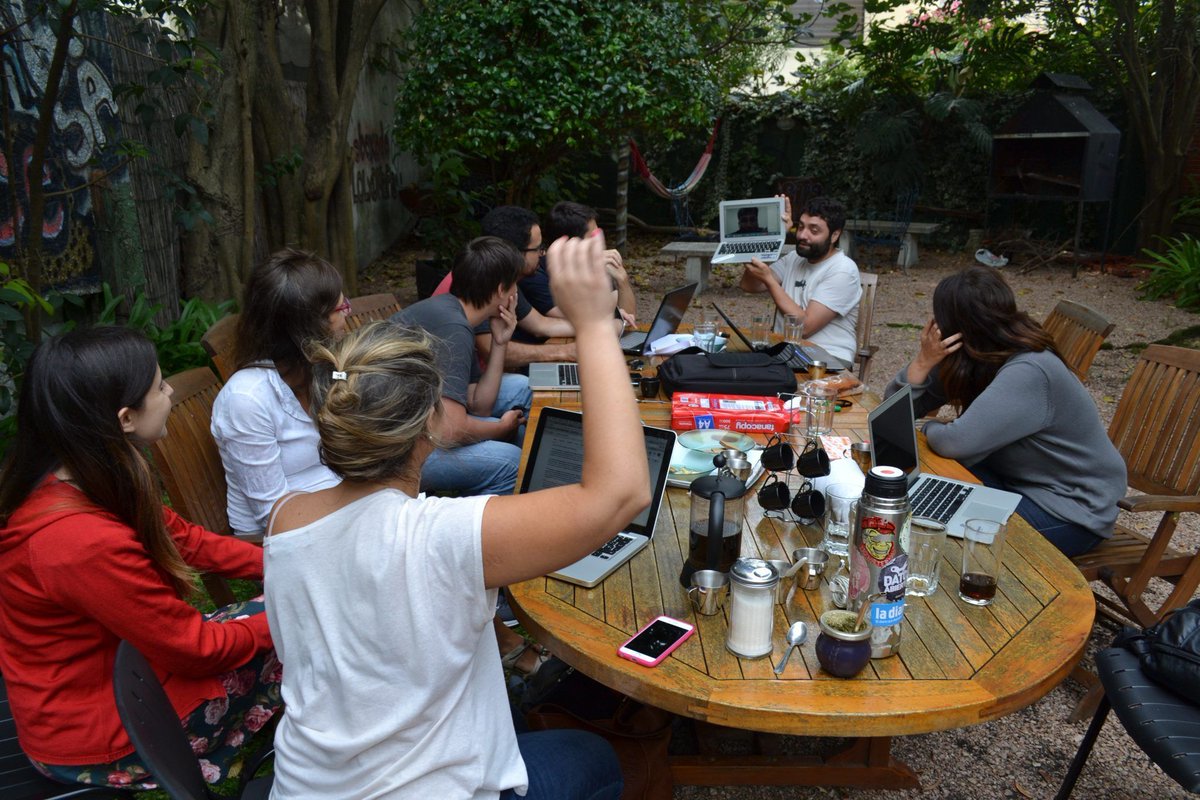 Data Uruguay tweet media