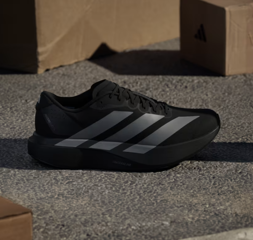 Heskicks tweet media