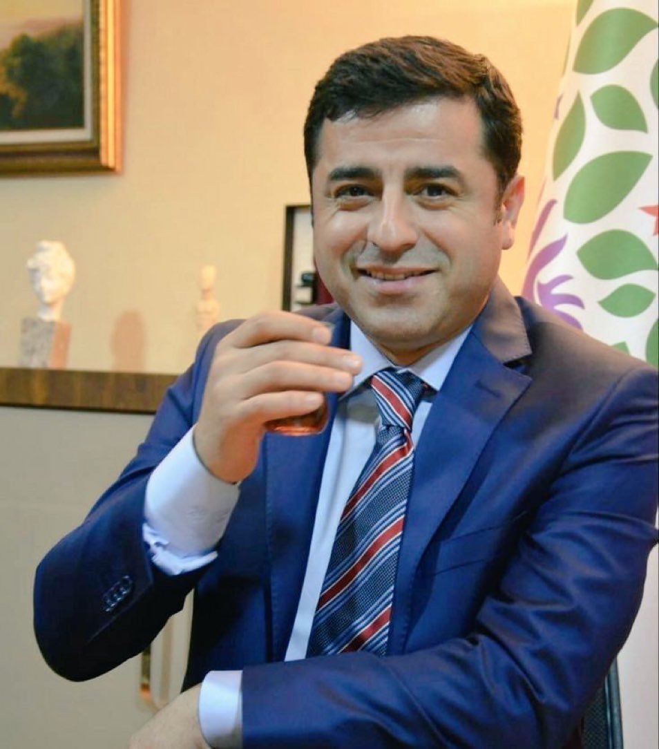 Rjhtbskn's tweet photo. #rojbûnatepirozbe @hdpdemirtas https://t.co/qNE4ceZSQf