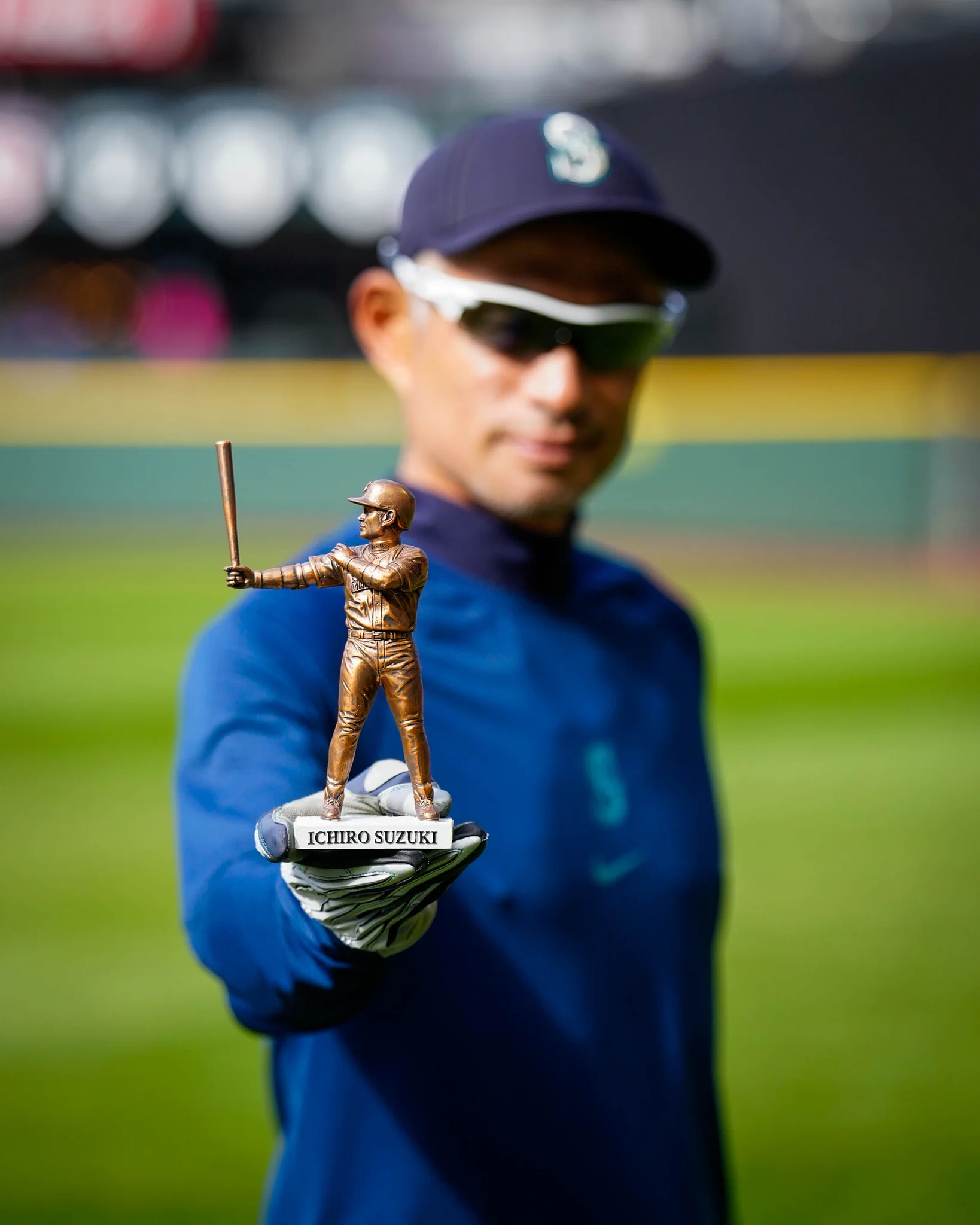 Ichiro Statue Unveiling Features Broken Bat Mishap