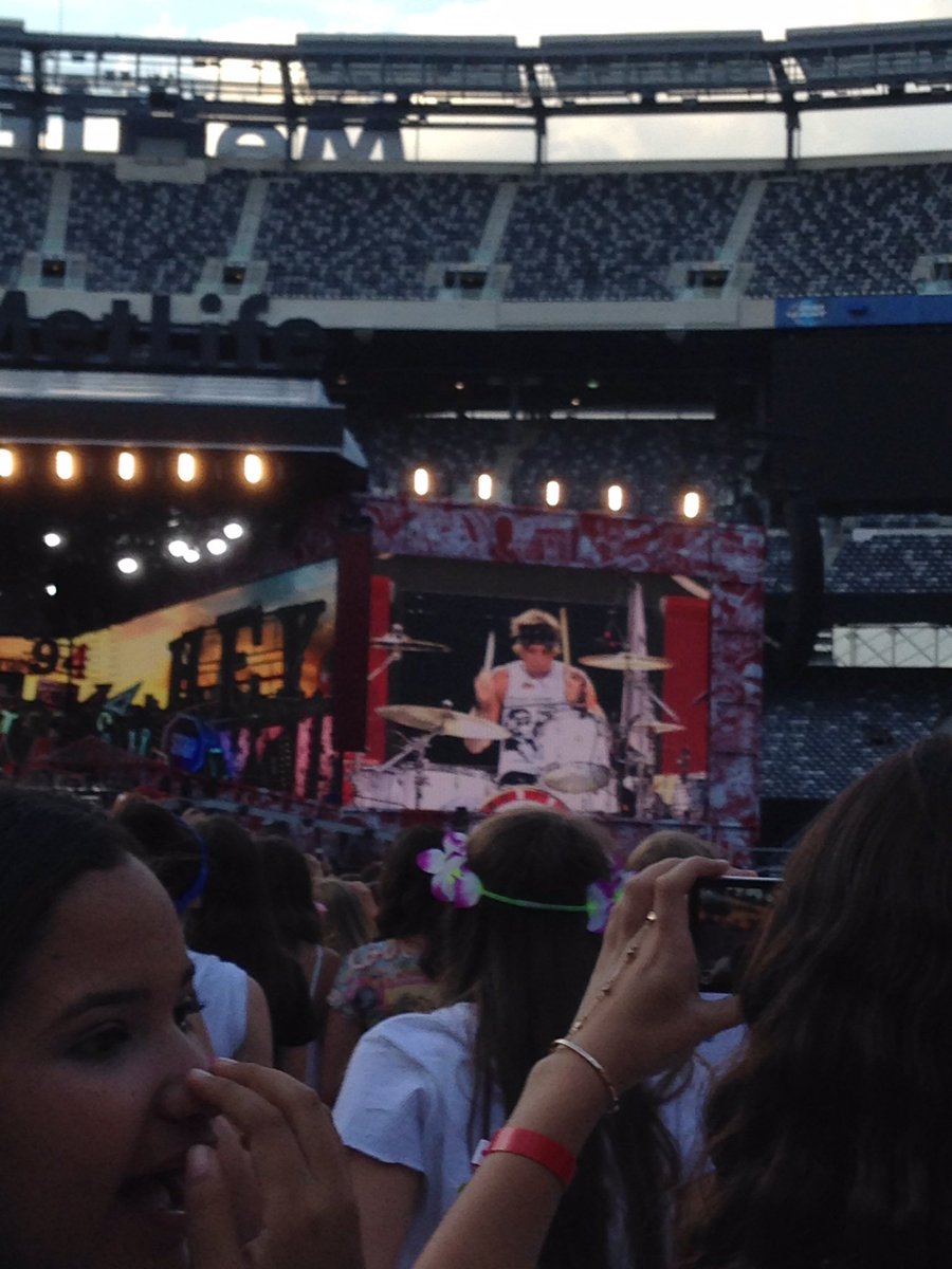 If you have an issue with most fans being in their late 20s argue with the wall cause while you were toddling around I was watching a culturally significant event (5sos open for 1D)