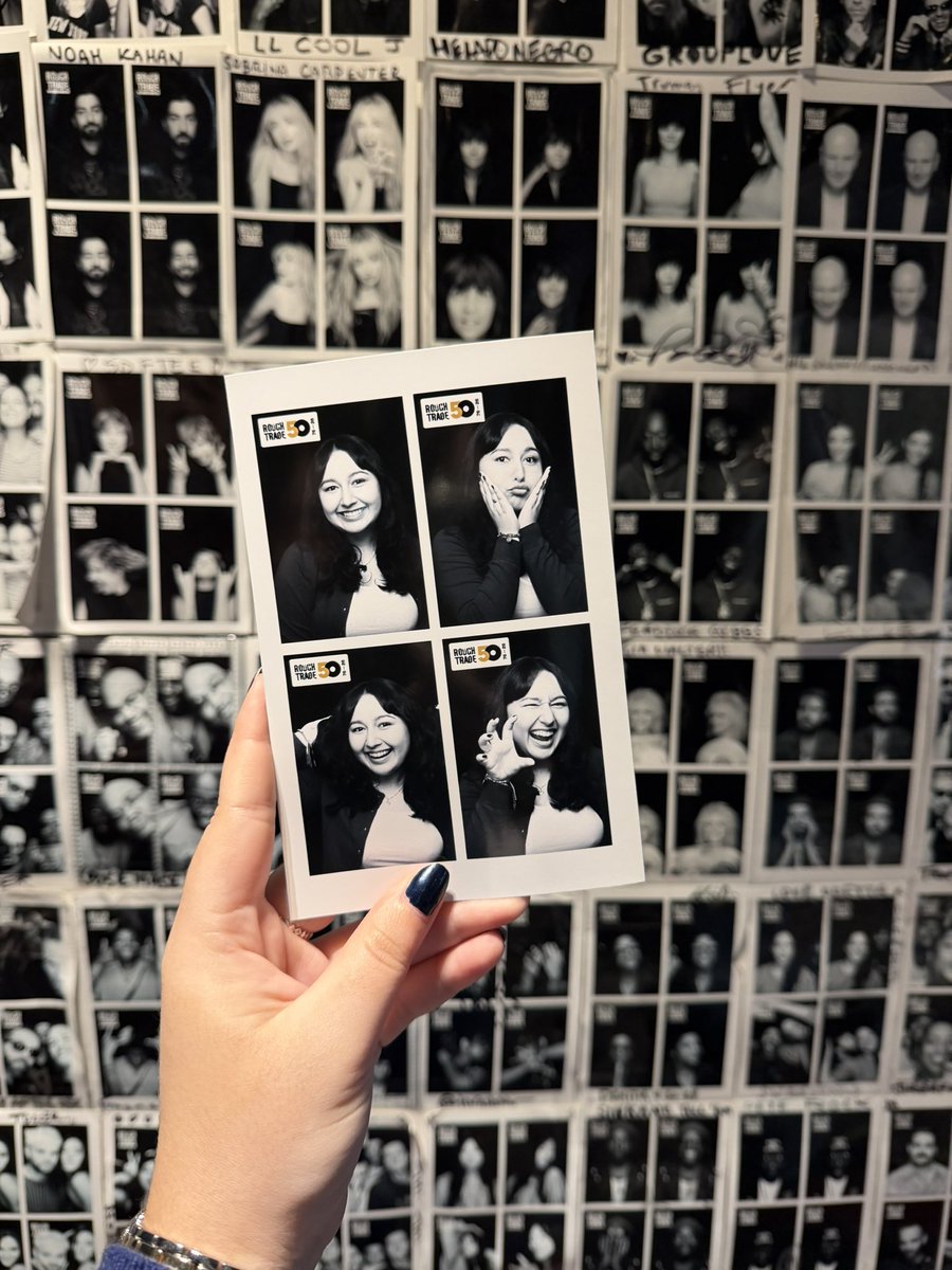 des 🛋️💋🎱 tweet media