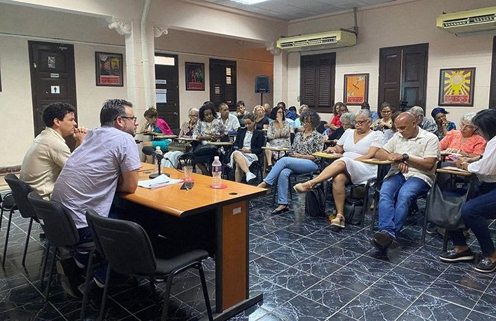 📌 En la clausura del Seminario Internacional "La lucha por la hegemonía revolucionaria", la conferencia magistral Fidel y la Cultura recorrió su pensamiento y quehacer revolucionario. 

📌 Una lección vigente a 65 años del Ministerio de Cultura y en el centenario de su natalicio
