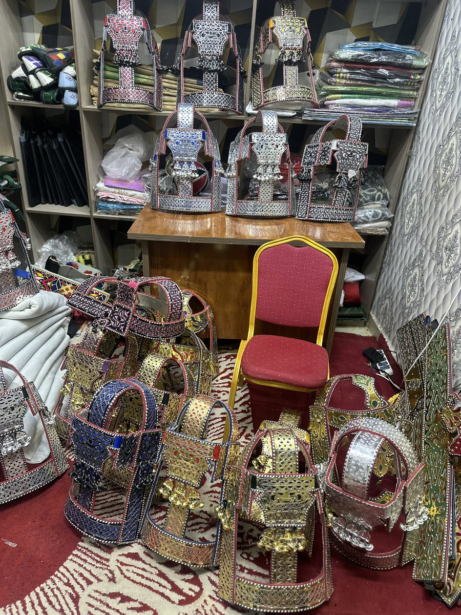 Kayan ado 
Different colors 

Available 

Going for 
120k naira only each 
Dm or call:09079707030

Thread 🧵