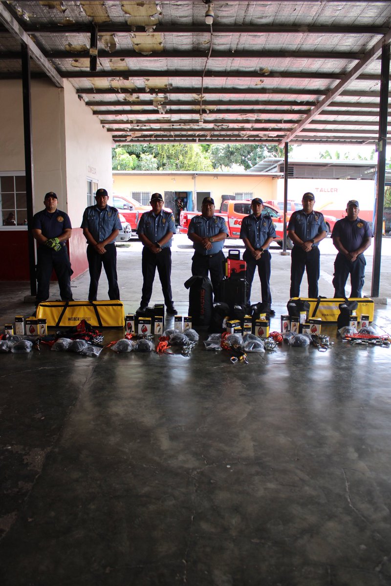 BCBRP's tweet photo. #Bugaba 🚒🧗♂️
El Benemérito Cuerpo de Bomberos de la República de Panamá, Zona Regional Bugaba, recibió nuevo equipo especializado para rescate con cuerdas.
Estos equipos permitirán maniobras más rápidas, eficientes y seguras durante emergencias.
#BCBRP #ZonaRegionalBugaba https://t.co/H0NrCE2vsa