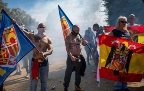 CADCI's tweet image. "La bandera de l'unitat🇪🇦✋🏻" el PSC reclama als seus aliats JUNTs i ERC que el Parlament recuperi l'estanquera #neofranquisme #nazis #nopassareu 
elnacional.cat/ca/politica/ps…