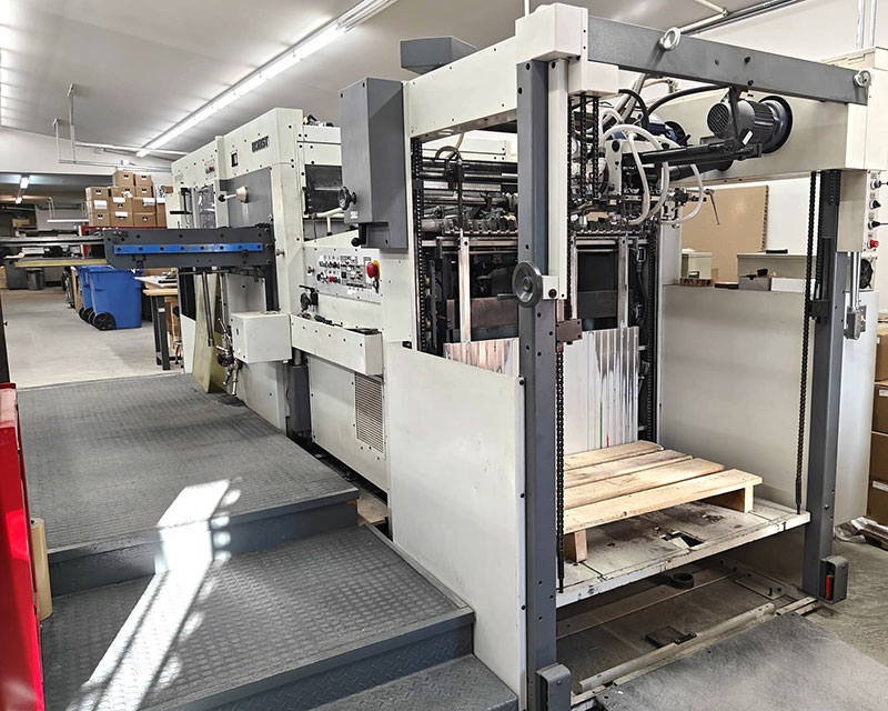 usedpresses's tweet image. ⚠️ Bobst SP-102E Auto Die Cutter Available ⚠️

▶️ Size 28x40 in
▶️ 2 Plates / Chases
▶️ Stripping
▶️ 50K hours
▶️ 7500 sheets/hr

Visit 🇨🇦: ow.ly/nA9Y50YGN4O 👈

Call ☎️ +1 (416) 752-4488 or email machines@printersparts.com

#DieCutter #BobstSP102E #CuttingMachine