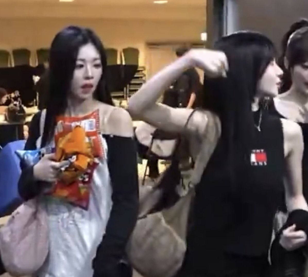 😽🖤 tweet media