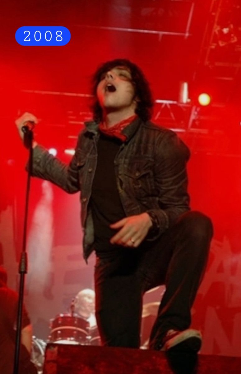 ChannelChu79's tweet photo. Muy feliz cumpleaños @gerardway 🎁🎂🥂🍻🎈 Mi idolo, mi heroe, mi gran amor platonico 💜 Orgullosa de decir que te sigo desde 2004 y mas aun de saber que pude verte las 2 veces que viniste a Argentina 🥹💕 
Felices 49 Gee 😍💜💕 Happy birthday!
#mychemicalromance
#mcr
#gerardway https://t.co/rgxNWPPOVK