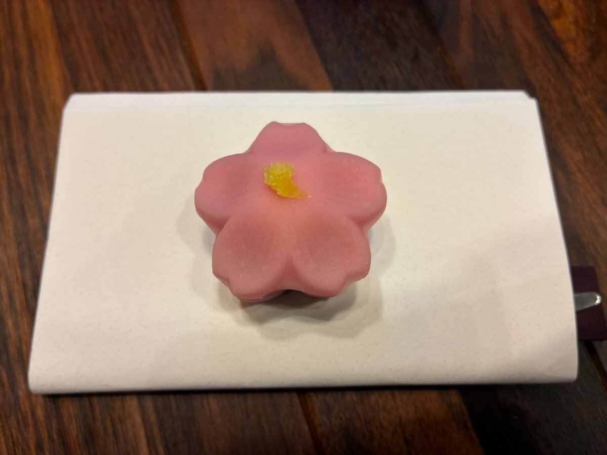 masa_chimu's tweet photo. お花見🌸(インドア
最近お茶のお稽古サボり過ぎてる。。。 https://t.co/Az2KrvSkW0