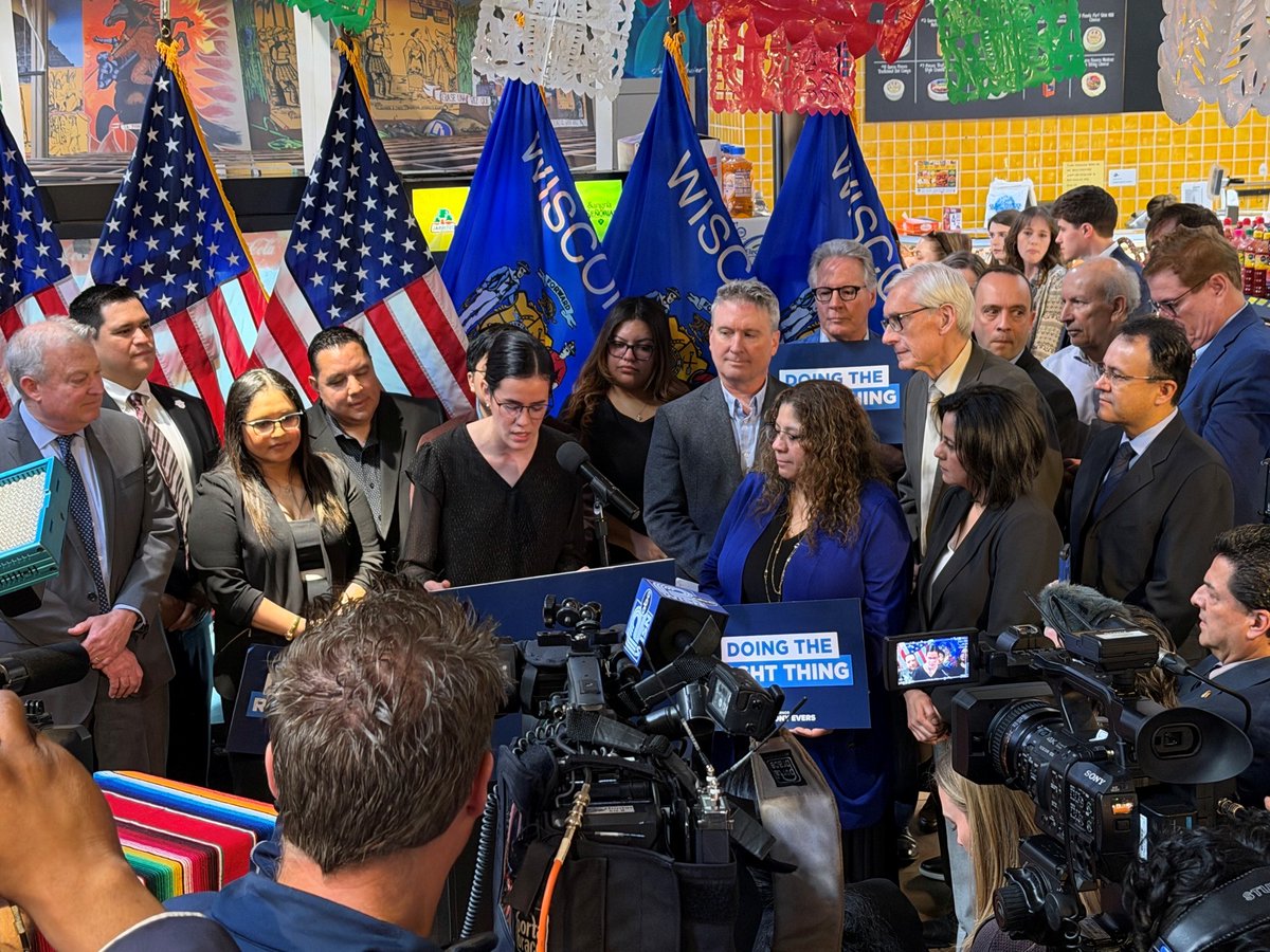 SenateDemsWI's tweet photo. Expanding access to occupational licenses for Dreamers opens doors to the American Dream, addresses workforce shortages, and boosts our economy. Legislative Dems fought hard for this bill. Thanks to @TimCarpenterMKE and @SenChrisLarson for their advocacy on this legislation! https://t.co/xT8M2WK7PP