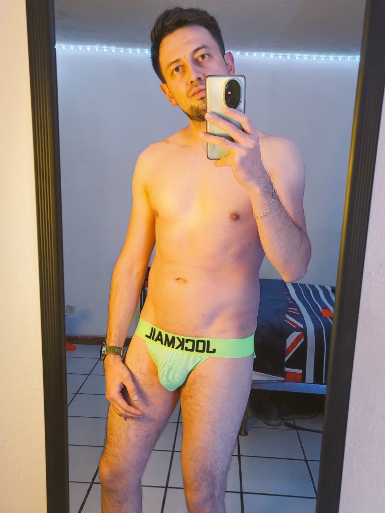 Elige tu favorito… y luego ven a ver más 👀🔥
.
.
.
.
.
.
.
.
.
.
#jockstrap #menunderwear #underwearmodel #malemodel #menswear #fitmen #hotmen #gayboy #gaymen #latinboy #latingay #bodyconfidence #confidenceiskey #thirsttrap #mensphysique #fitlatino #spicycontent #linkinbio