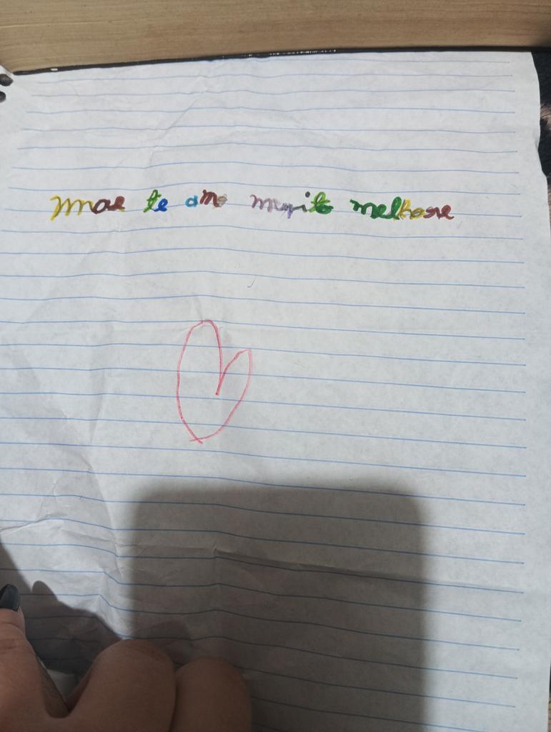 Me recuperando de uma pequena cirurgia que fiz ontem, a cartinha que meu filho me entregou 😍❤️