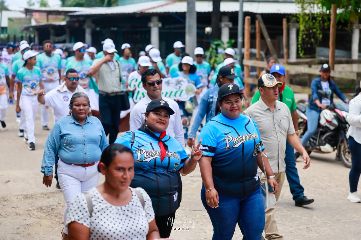 Caribe nicaragüense vive la 75 Serie de Béisbol con desfile y juegos.
#noticias #nicaragua

Más información 🌐👉🏻 canal4.com.ni/caribe-nicarag…