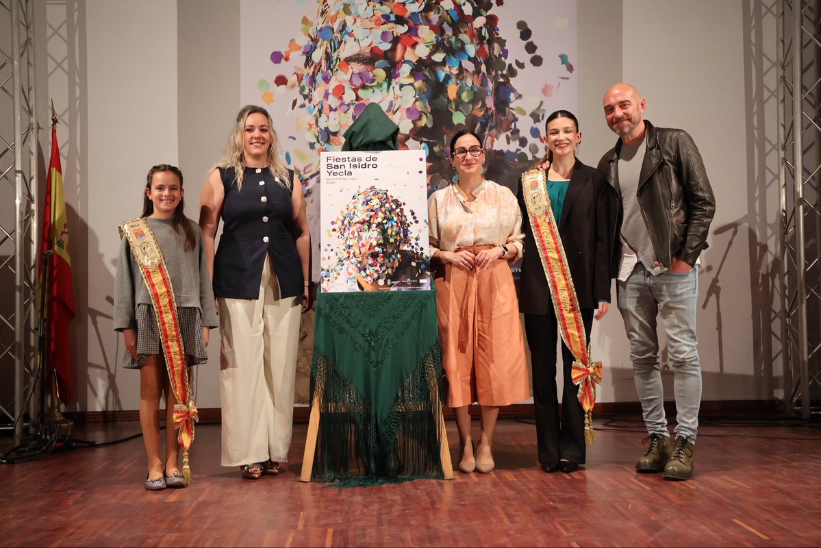 Las Fiestas de San Isidro de #Yecla 2026 serán anunciadas con el cartel obra del artista yeclano Lidó Rico.

El acto, presentado por la Reina de San Isidro 2025, ha contado con la actuación del grupo de <a href="/CyDYecla/">Coros y Danzas Yecla</a>.