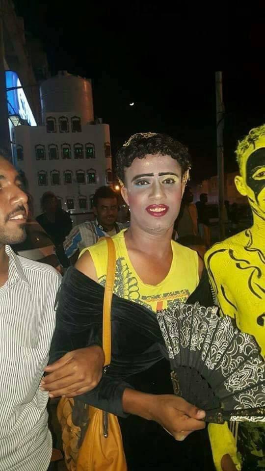 زواج شابين بتعز ، وحفل شعبي كبير . 

الشاب #فكري_عبدالحميد_الشاذلي يتحول الى بنت ويتزوج من صديقة #حسان_محمد_الشرعبي