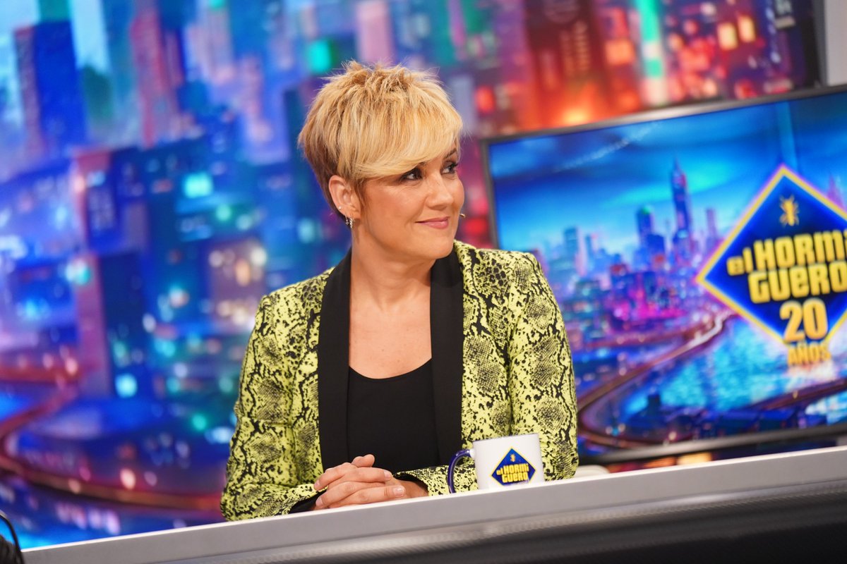El_Hormiguero's tweet photo. Tertulia de actualidad con Pablo Motos, @cristina_pardo, @Tamara_Falco_, @nuriarocagranel y Juan del Val #IliaTopuriaEH https://t.co/KlSbf4Wj9U